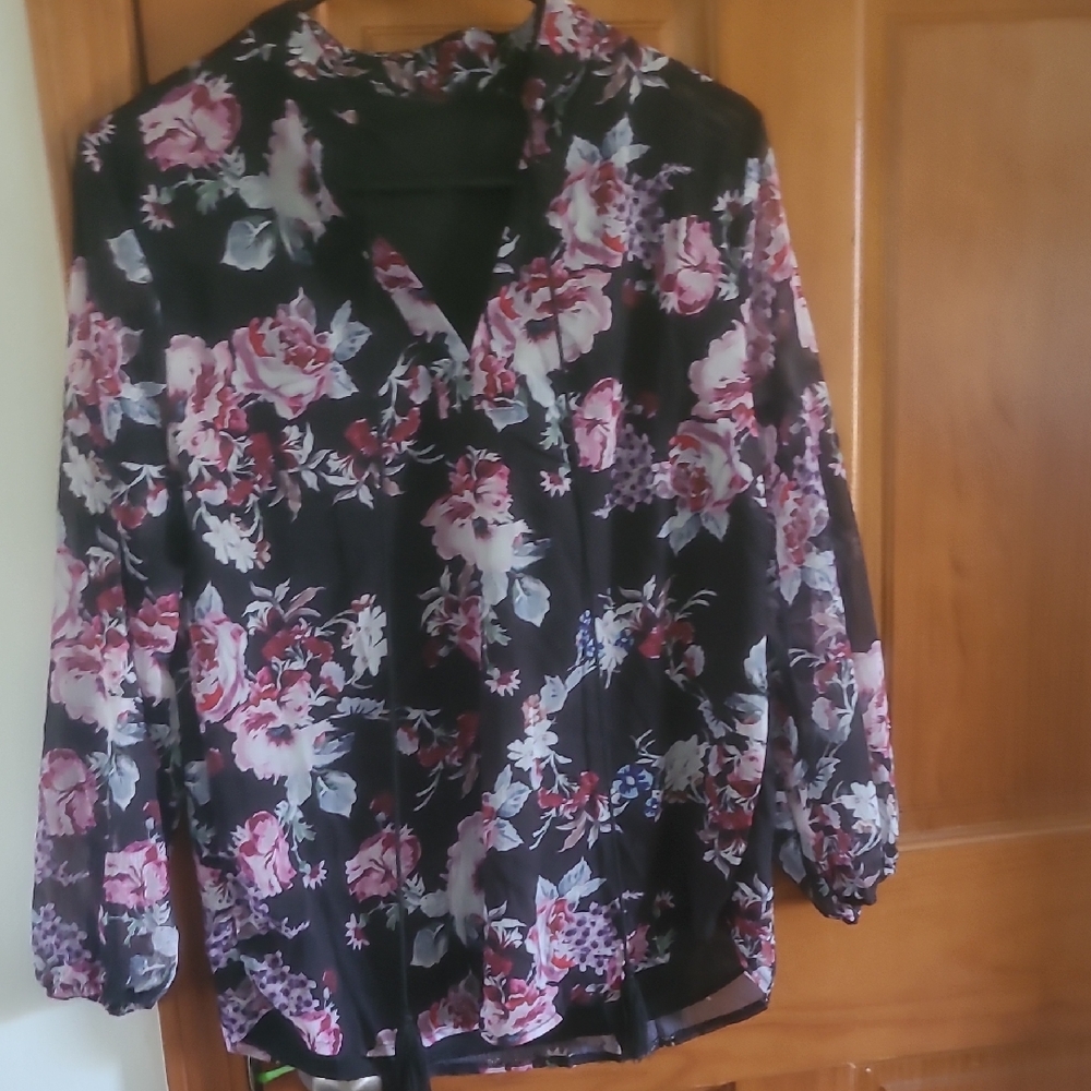 Floral V-Neck Long Sleeve Blouse  Black Pink Floral Sz Medium Polyester Spandex